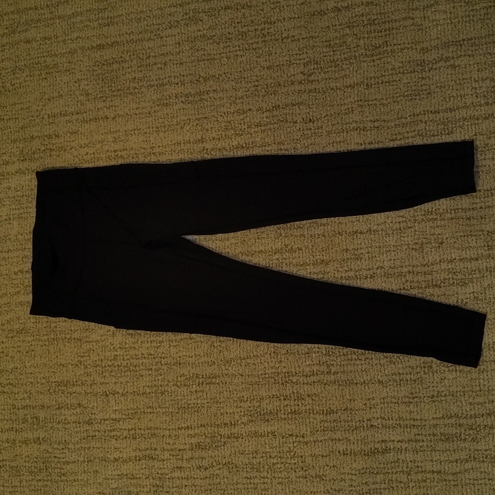 Black Lululemon leggings with pockets